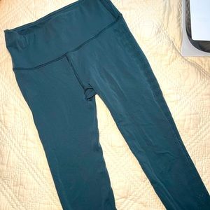 Lululemon Size 6 Teal Cut out Leggins